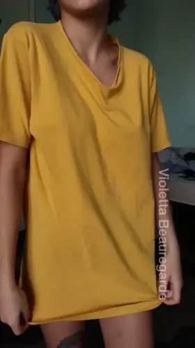 I'm a little bit shy but I have no problem with showing my naked body to strangers :)