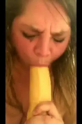 I love gagging and getting messy :)