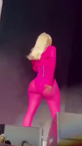 Iggy Azaleas a bimbo too