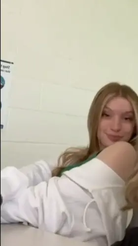 (k!k:throwaway22977) Vocal trib Sophie for her nudes