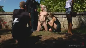 Public fuckmeat ( found on REDGIFs )