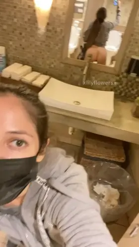 Do you like the way my ass looks in the mirror? [GIF]