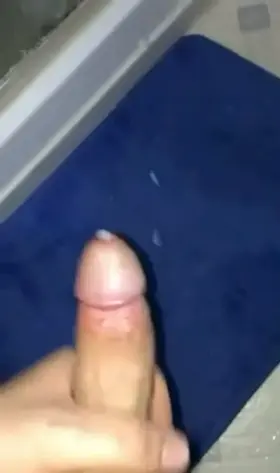 so much cum on my floor 💦