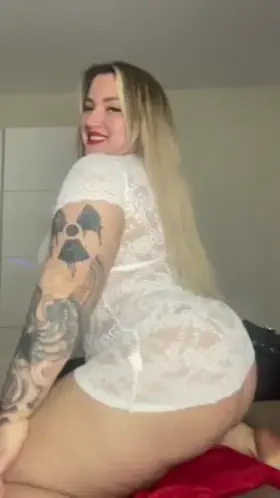 Where should I seat this thick ass?🐾🧁