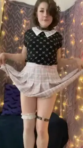 Wanna throw a 5’3” Irish girl around the bedroom? I’m game 😝☘️