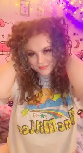 lil drop in my fav t shirt 🥰