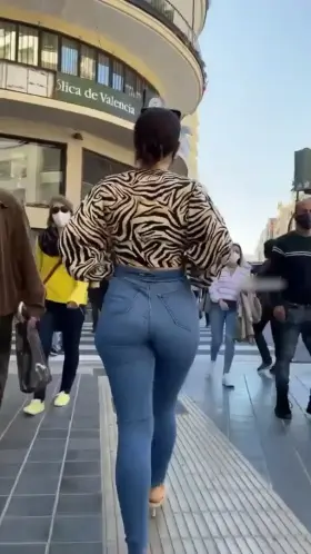 She pulled her pants down on the streets