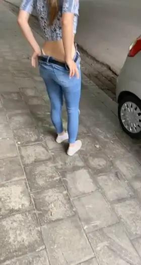 I‘m addicted to showing off my ass, even on a public street😩😩