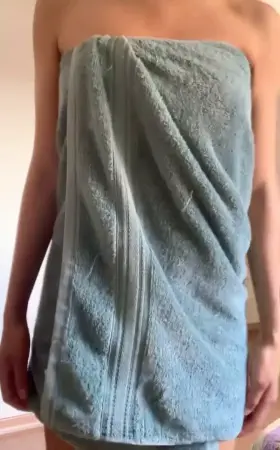 22f [selling] Solo play🍑 Fetishes🤯 Nudes🧖‍♀️ Cock ratings 🤳 Sexting sessions 🗣 come party with me all night baby 😈🥳 SC: Ava999v