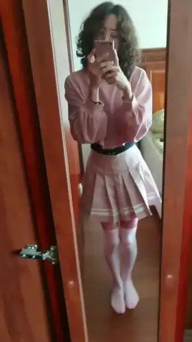 just a skinny femboy with a big surprise 🫢🫢