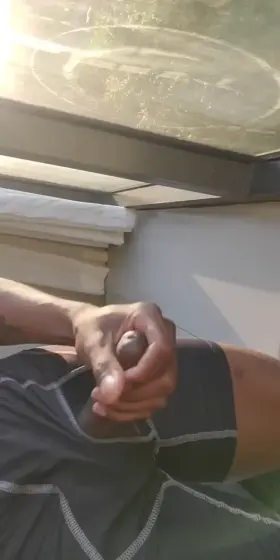 Hotels always make me so horny. Wish you saw me stroking? 🤤🍆