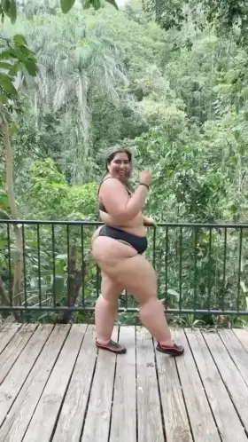 Curves.with.Confidence booty clapping 👏🏾🔥