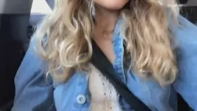 Do you like seeing my little 🐱under my church outfit?🙈💕