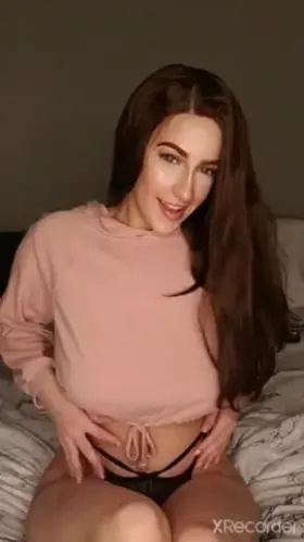 Reveal Kinky Brunette