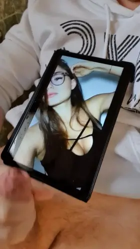 She was begging for a big load on her face💦