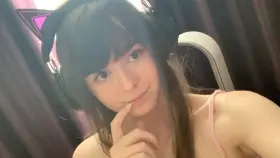 would you suck my girlcock while i game?