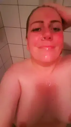 Wie gaat er mee douchen?