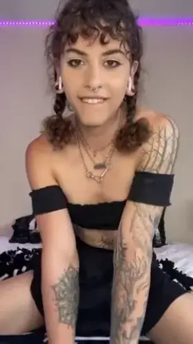 here's the goth gf you ordered 🥺