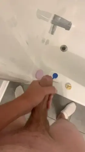 Slapping a hard cock on the shower turn volume up ⬆️