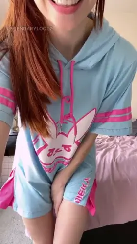 I have nice titties under this, come see 🥰