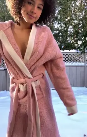 Ohhh, the lengths I go for the chance to turn on strangers hehe... :)