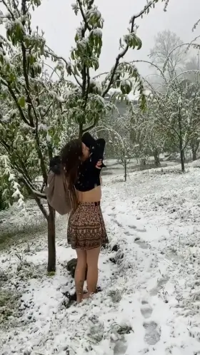 Who else loves to play naked in the snow ❄️❄️