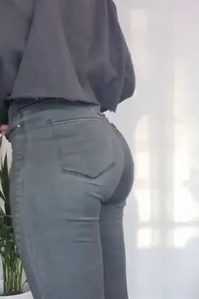 Thought you might like the way my booty jiggles in this jeans
