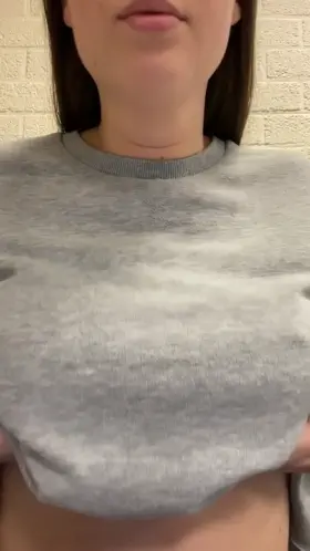 Quick TittyDrop while im at work😳😳