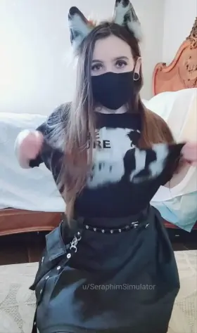 Ring ring 🔔 Your emo wolfgirl wants titty rubs :3