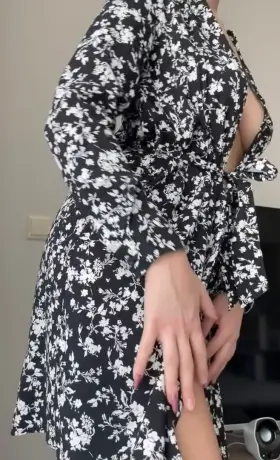 Im 18 and Single! 💕 I'm very interactive 🥰 Sexting and Free VIDEO dick rates! Lots of photos and videos of all kinds 😋 Customs, Tits with cream, Fetishes,B/G , ANAL and VAGINAL and MANY more 🙆‍♀️ Link below