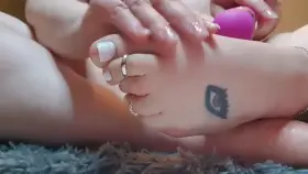 I love using my toys on my tasy toes!