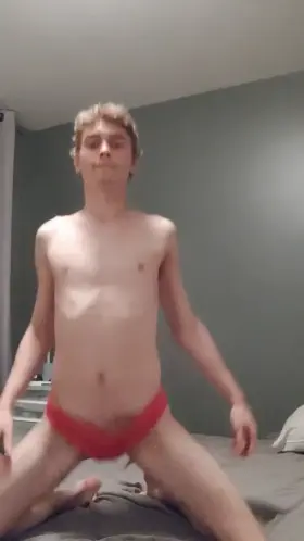 I'm a 135lbs brainless fucktoy😝