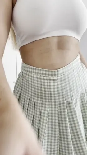 [drop] I think my outfit looks cuter with my top pulled up