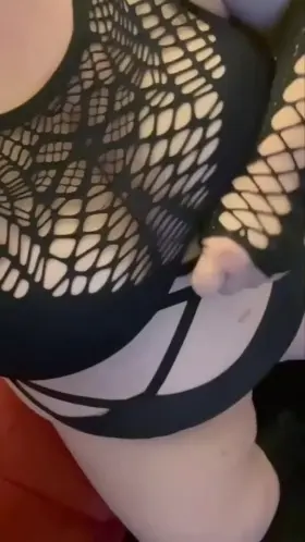 Fishnets n big titties to start your weekend? 😘