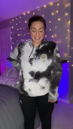 Do you like it ? 😍( Her Free Album in the Comments )