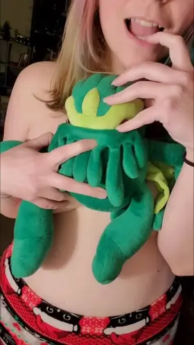 cthulhu guards these titties