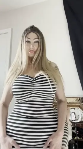 you think i look good for that thing between your thighs? 😉 check my profile to see more 😇