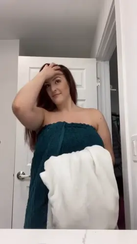 DO YOU LIKE BIG BOOBS (her content in the comments )
