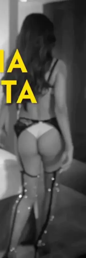 Esha Gupta ass show in slow motion 🍑😍