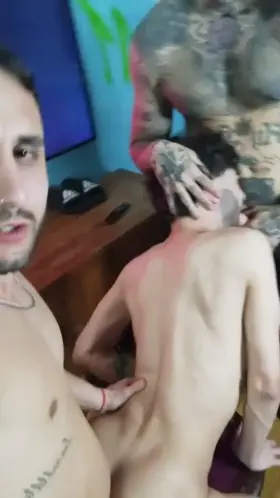 do you want to be in the middle to love? 😘🍆 🖤