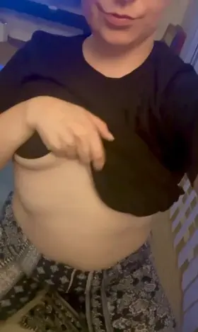 watching tv & flashing you 😇