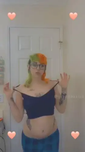 The girl:⛓💀💉🖤The filter:🌸🎀💞🍬