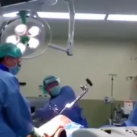 Removing a Küntscher nail from the medullary cavity of the tibia