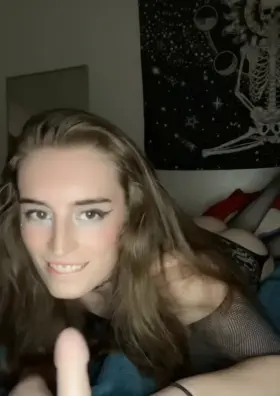 Omg sooo cute and I love her makeup!