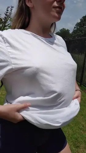 It's sunny outside, so you know what that means! [F]