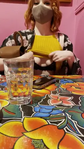 Take me to dinner and I’ll be your dessert [GIF]