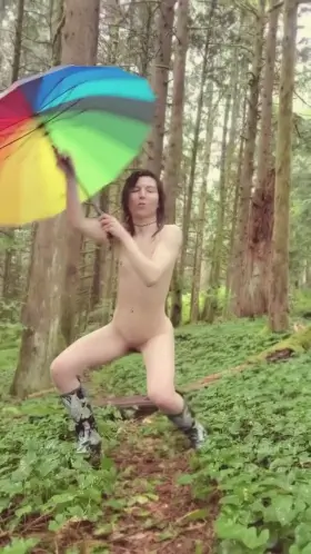 Ass shakin' nymph-o on your hiking trail😈