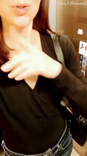 The elevator may be going up, but I'll go down on you 😉 [gif]