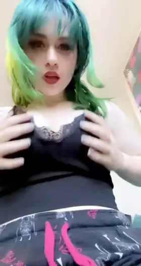 would u let me sit on ur face?? 💚💙