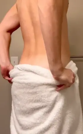 Just hopped out of the shower, need a daddy to help me out (23)